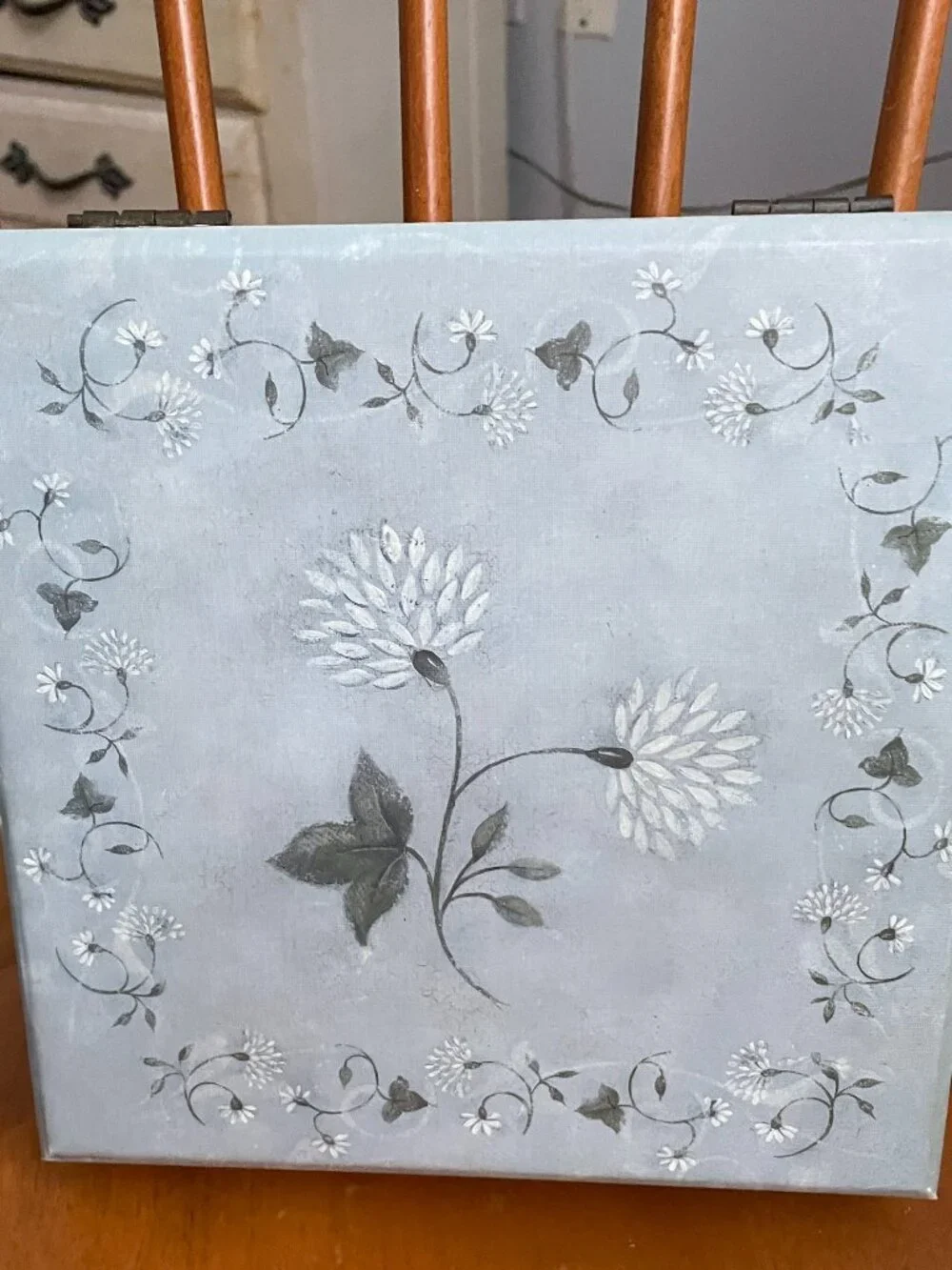 Antique-style Jewelry Box